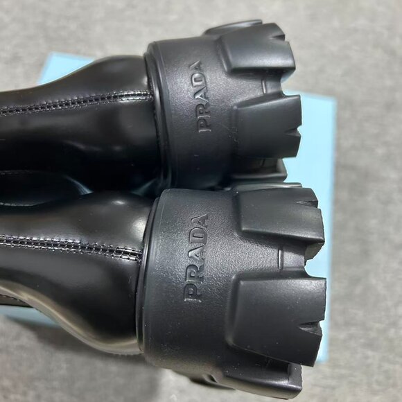 Round-toe short Chelsea boots - Picture 7 of 8